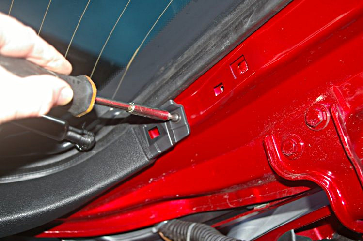 Fitting a Peugeot 308SW reversing camera step C-5