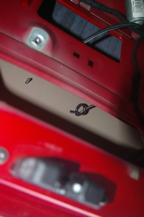 Fitting a Peugeot 308SW reversing camera step D-3c